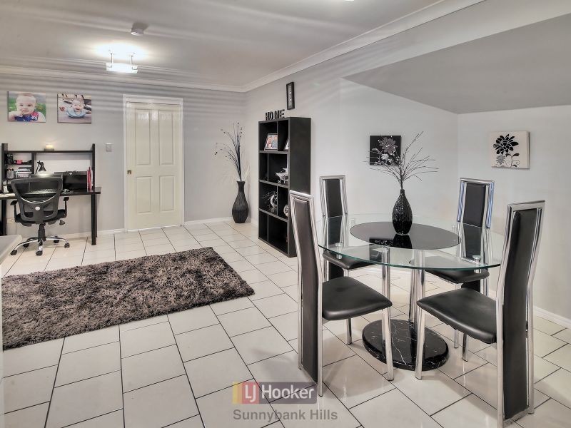 6 Golden Rain Place, Stretton QLD 4116