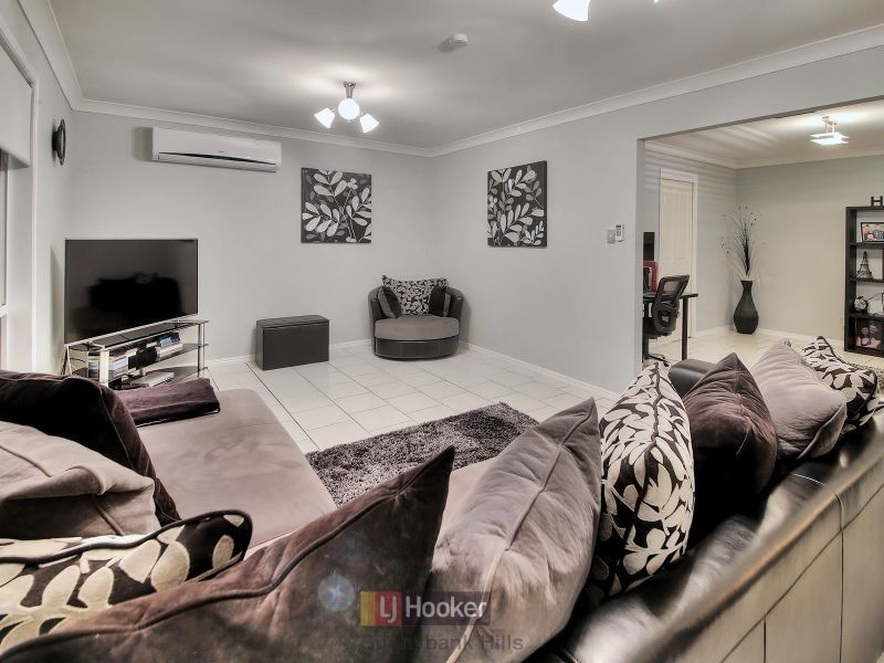 6 Golden Rain Place, Stretton QLD 4116