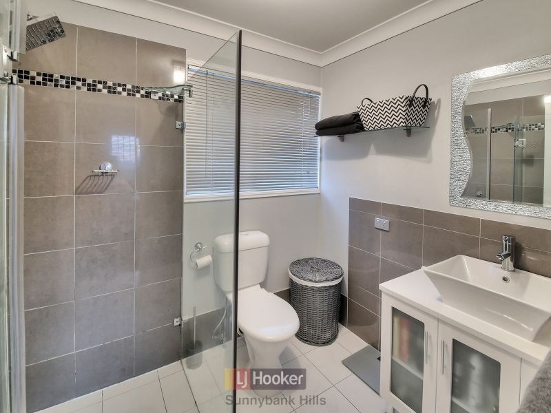 6 Golden Rain Place, Stretton QLD 4116