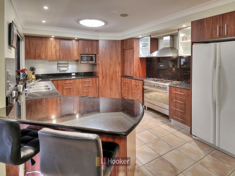 28 Honeysuckle Way, Calamvale QLD 4116
