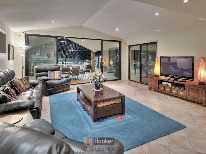 28 Honeysuckle Way, Calamvale QLD 4116