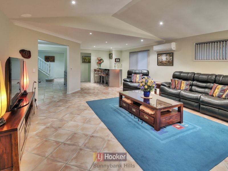 28 Honeysuckle Way, Calamvale QLD 4116