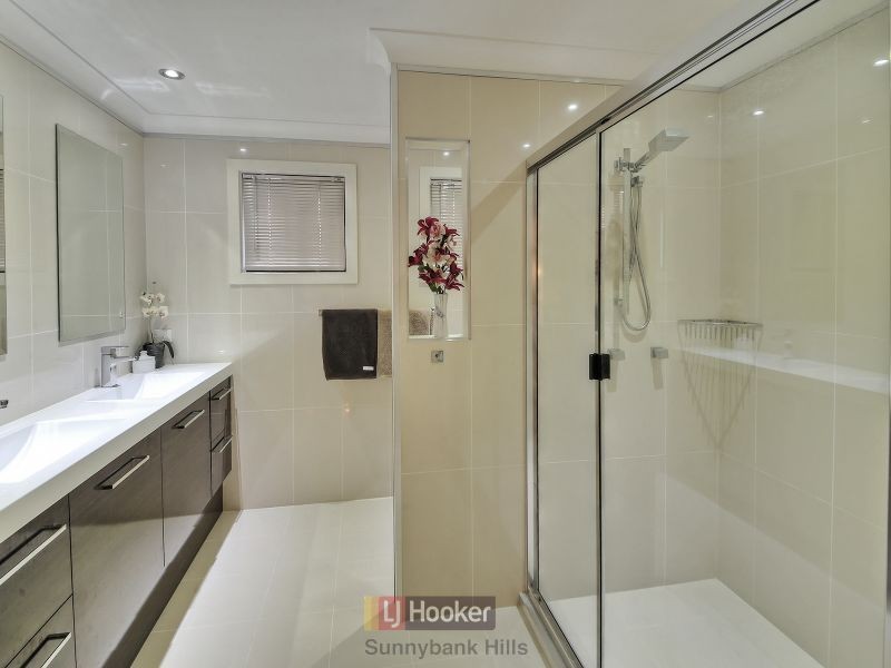 28 Honeysuckle Way, Calamvale QLD 4116