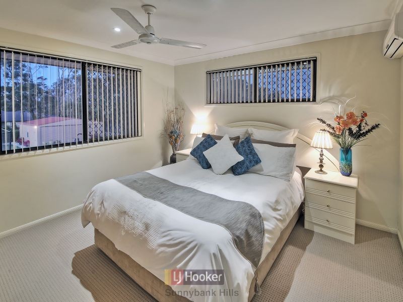 28 Honeysuckle Way, Calamvale QLD 4116