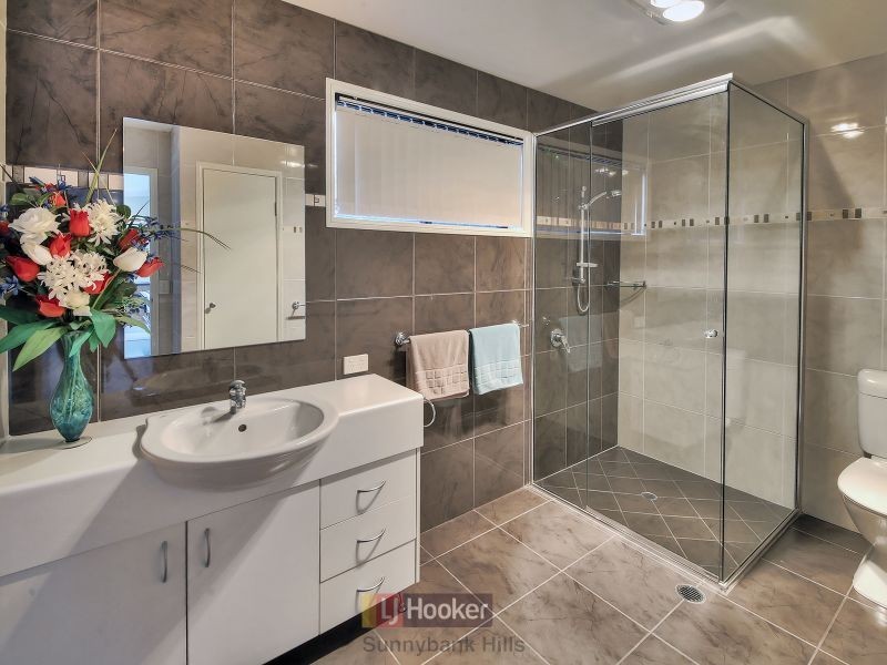 28 Honeysuckle Way, Calamvale QLD 4116