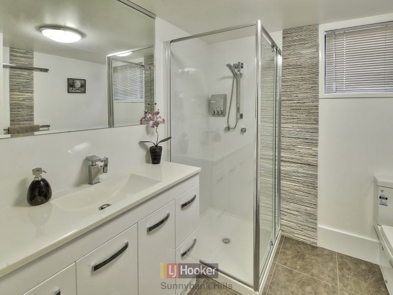 28 Honeysuckle Way, Calamvale QLD 4116