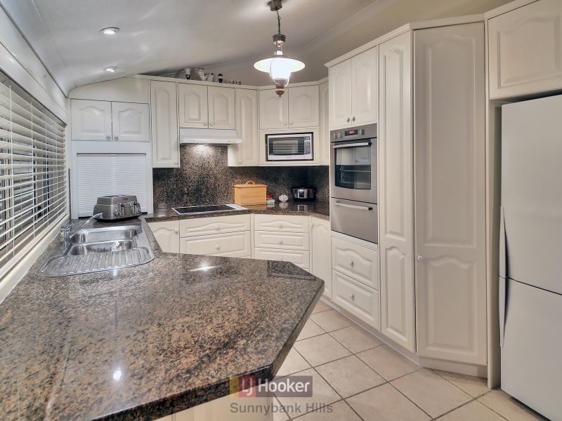 2 Burmel Street, Robertson QLD 4109