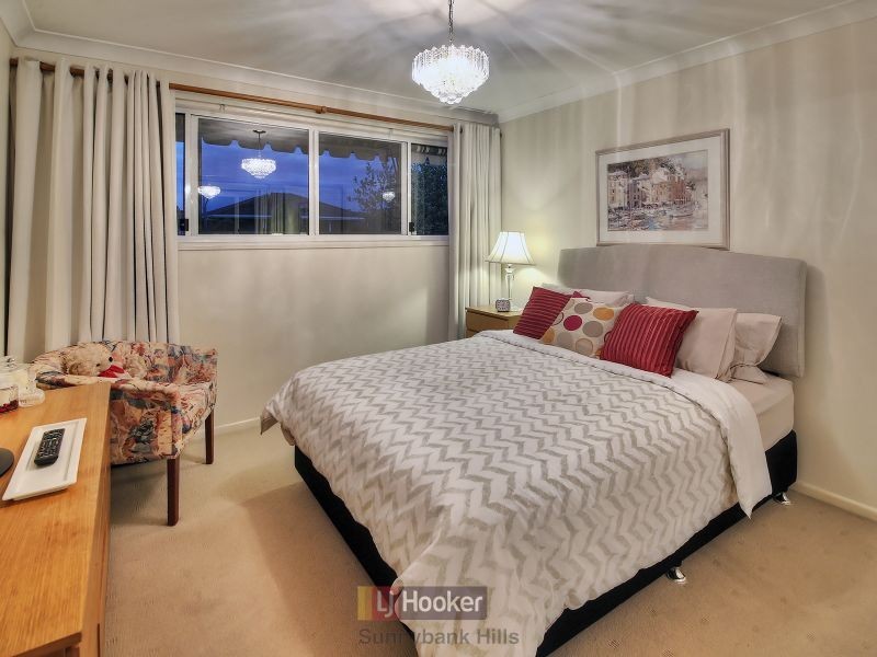 2 Burmel Street, Robertson QLD 4109