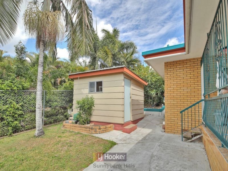 2 Carnaby Street, Macgregor QLD 4109