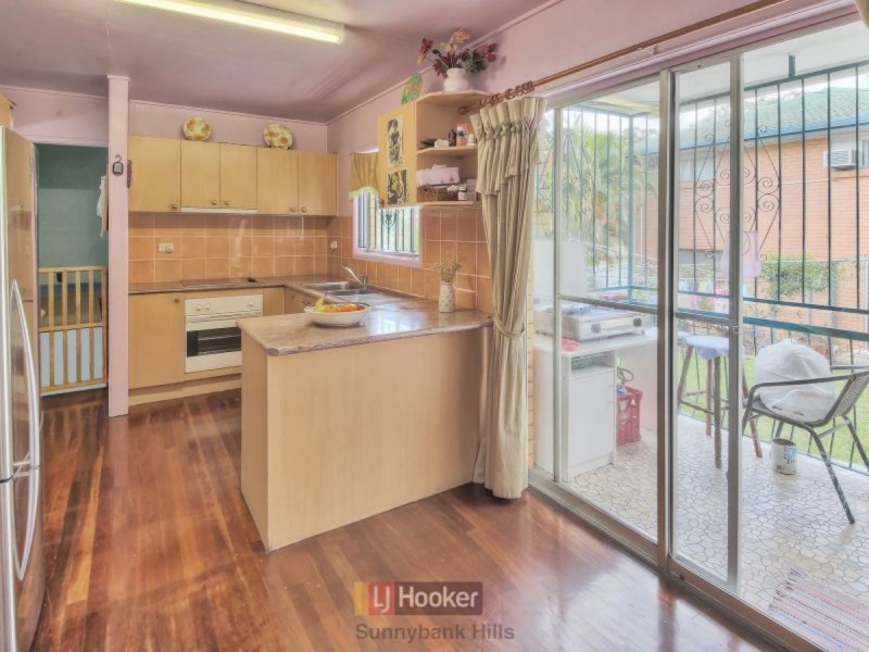2 Carnaby Street, Macgregor QLD 4109