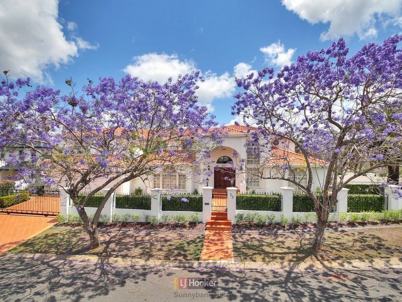 73 Delfin Drive, Macgregor QLD 4109