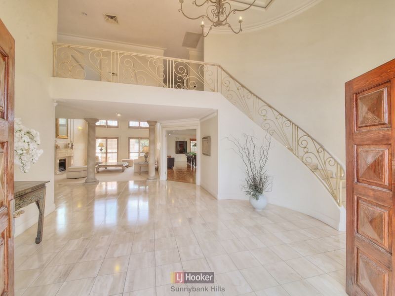 73 Delfin Drive, Macgregor QLD 4109