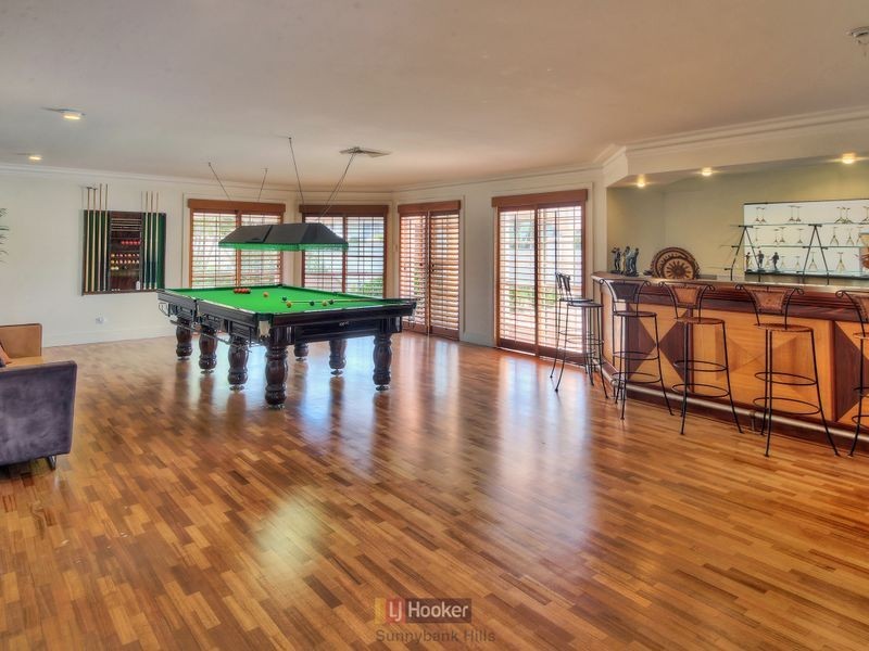 73 Delfin Drive, Macgregor QLD 4109