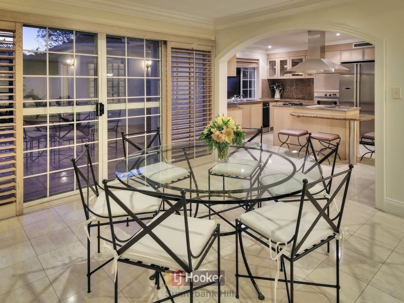 73 Delfin Drive, Macgregor QLD 4109