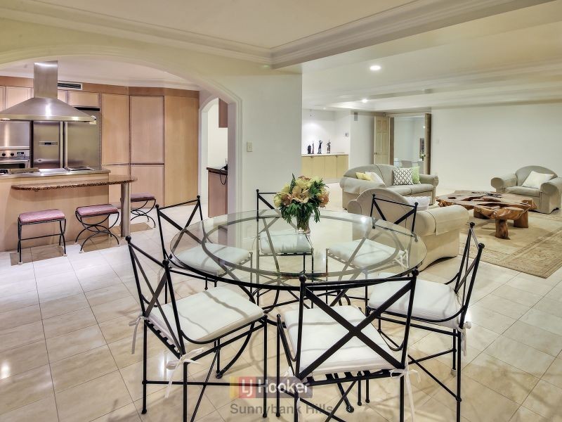 73 Delfin Drive, Macgregor QLD 4109