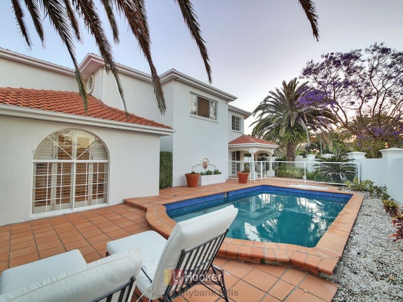 73 Delfin Drive, Macgregor QLD 4109