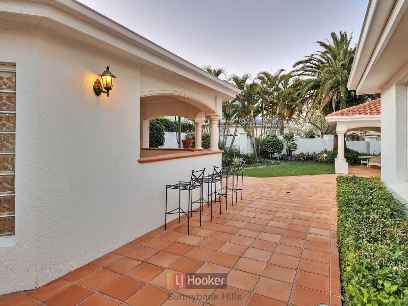 73 Delfin Drive, Macgregor QLD 4109