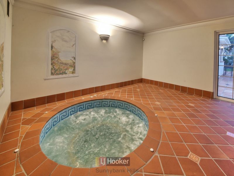 73 Delfin Drive, Macgregor QLD 4109