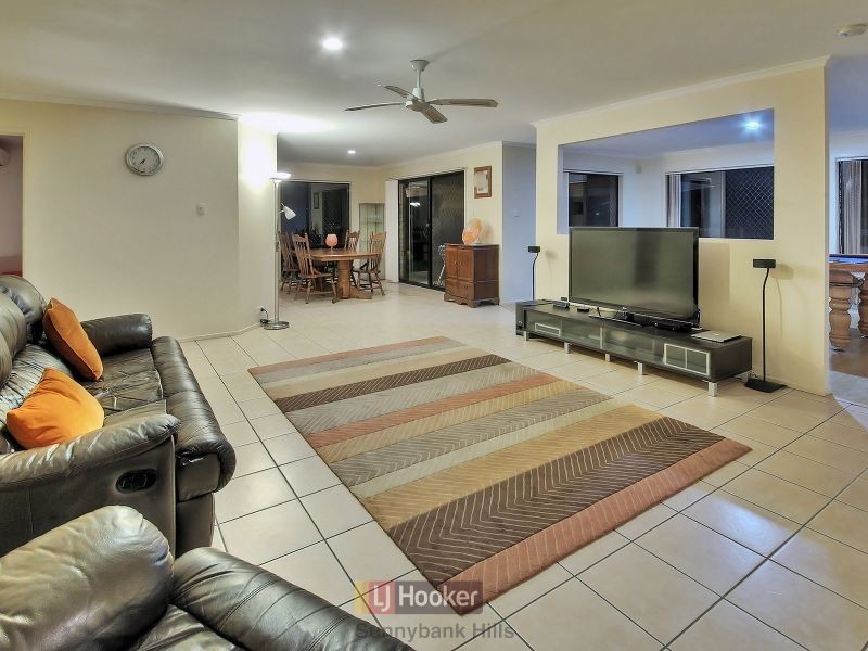 61 Greenways Esplanade, Parkinson QLD 4115