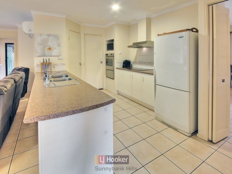 61 Greenways Esplanade, Parkinson QLD 4115