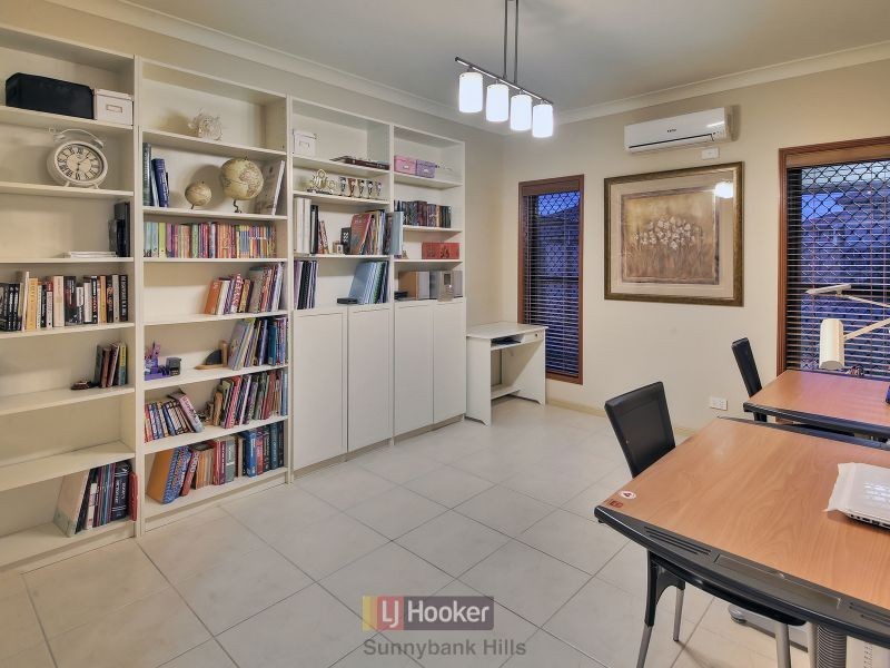 25 Juniper Circuit, Stretton QLD 4116