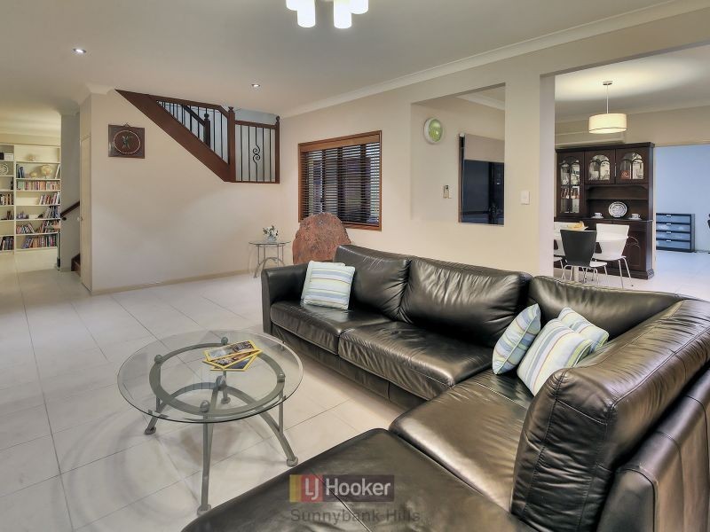 25 Juniper Circuit, Stretton QLD 4116
