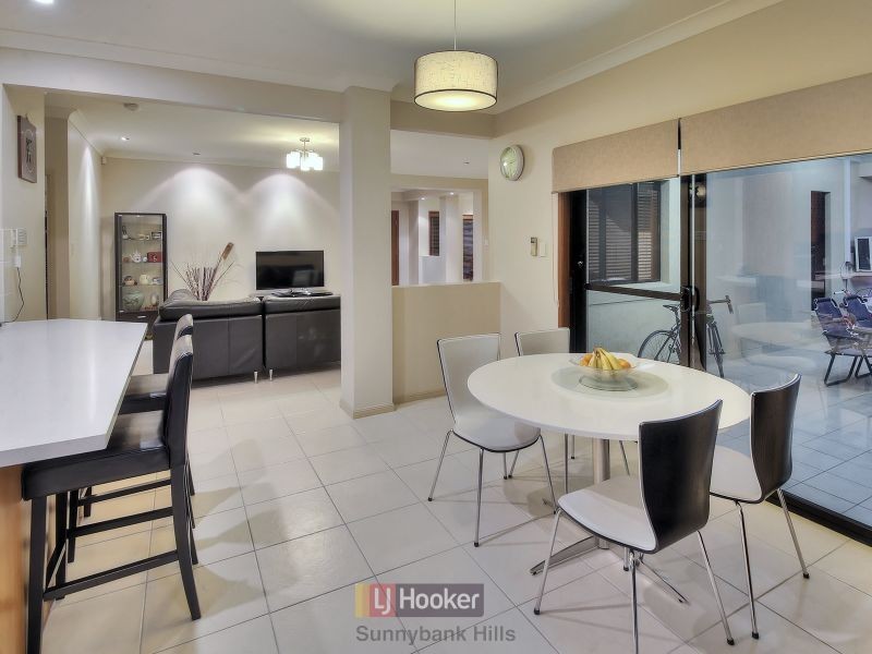 25 Juniper Circuit, Stretton QLD 4116