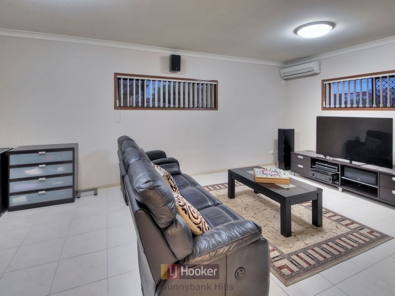 25 Juniper Circuit, Stretton QLD 4116