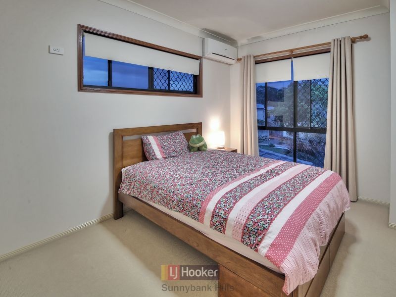 25 Juniper Circuit, Stretton QLD 4116