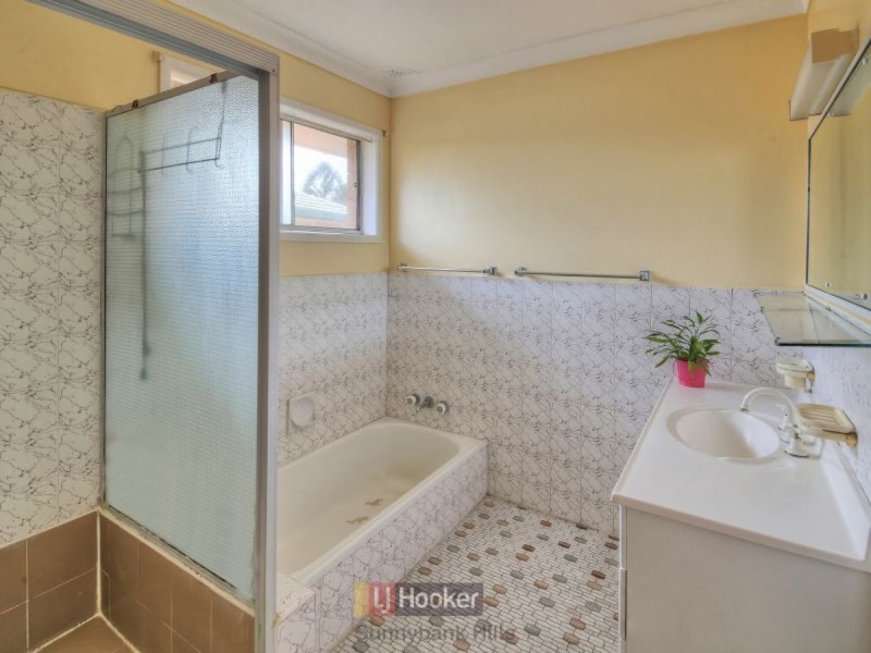 69 Granadilla Street, Macgregor QLD 4109