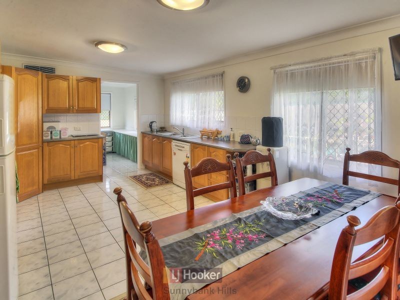 8 Augstein Street, Coopers Plains QLD 4108