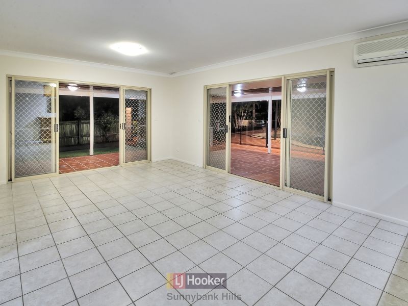 16 Janarde Place, Parkinson QLD 4115