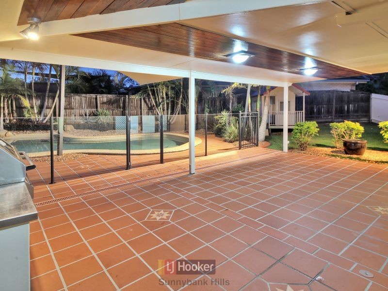 16 Janarde Place, Parkinson QLD 4115