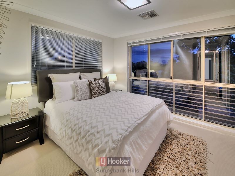 12 Meadowbank Court, Calamvale QLD 4116