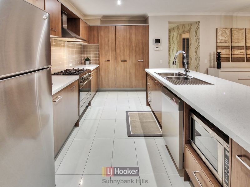 12 Meadowbank Court, Calamvale QLD 4116