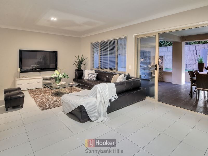 12 Meadowbank Court, Calamvale QLD 4116