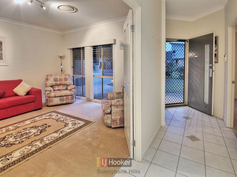 7 Hoop Pine Place, Sunnybank Hills QLD 4109