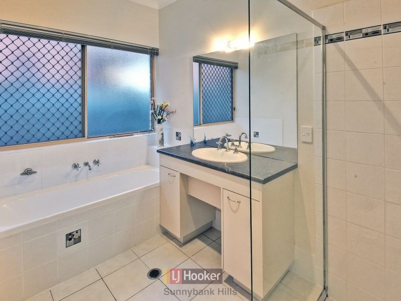 7 Hoop Pine Place, Sunnybank Hills QLD 4109