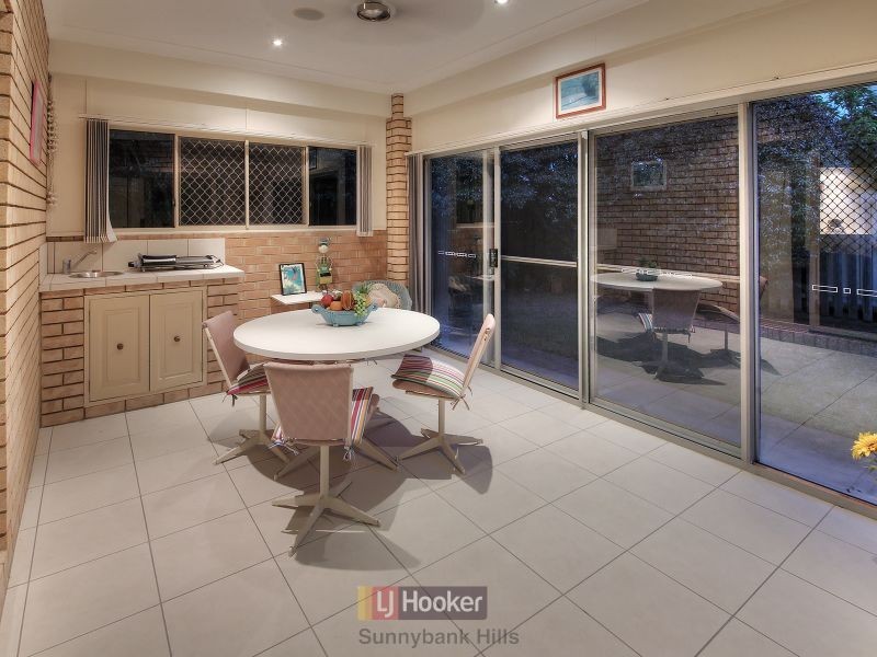 7 Hoop Pine Place, Sunnybank Hills QLD 4109