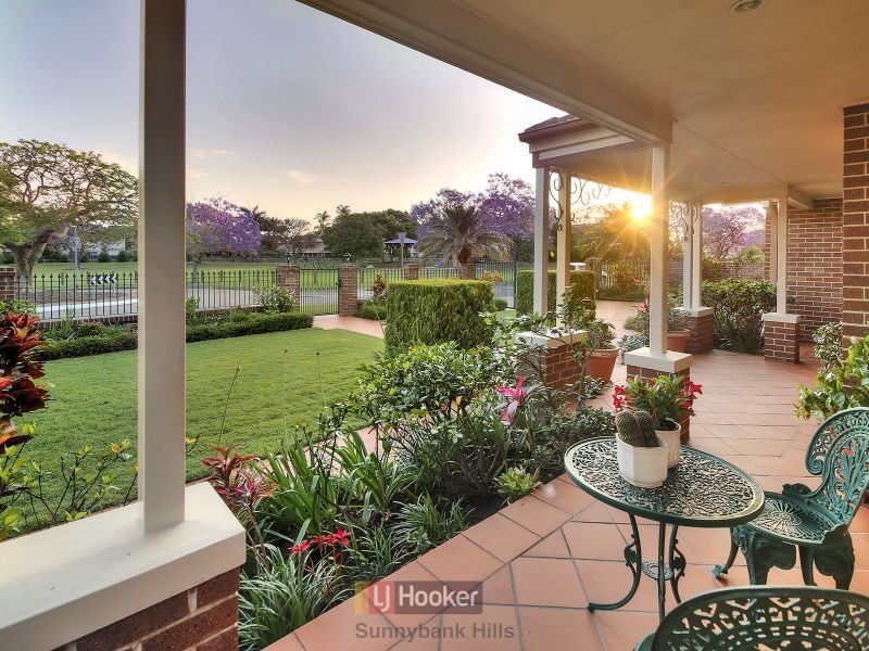 60 Delfin Drive, Macgregor QLD 4109