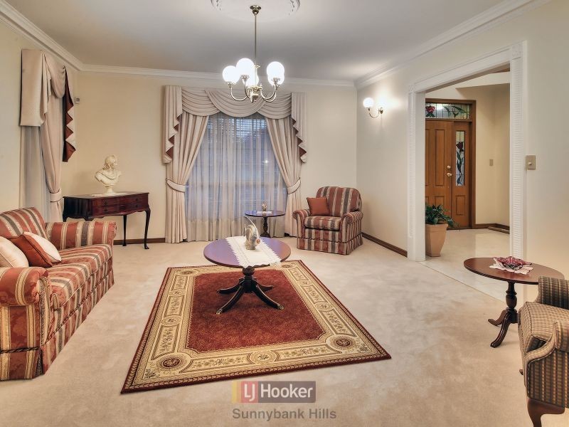 60 Delfin Drive, Macgregor QLD 4109