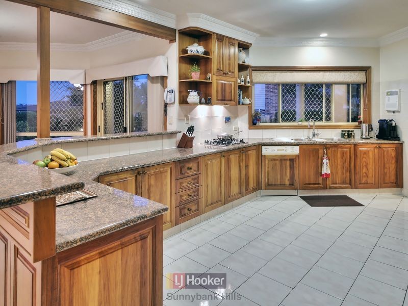 60 Delfin Drive, Macgregor QLD 4109