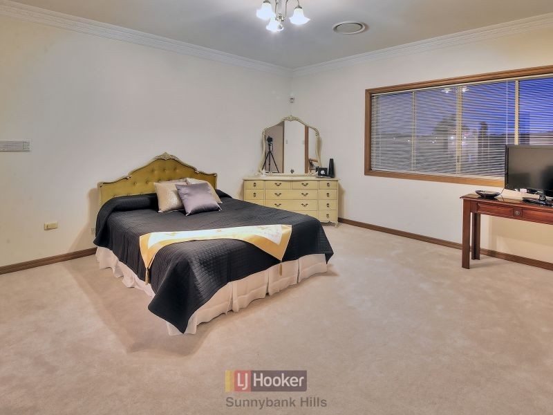 60 Delfin Drive, Macgregor QLD 4109