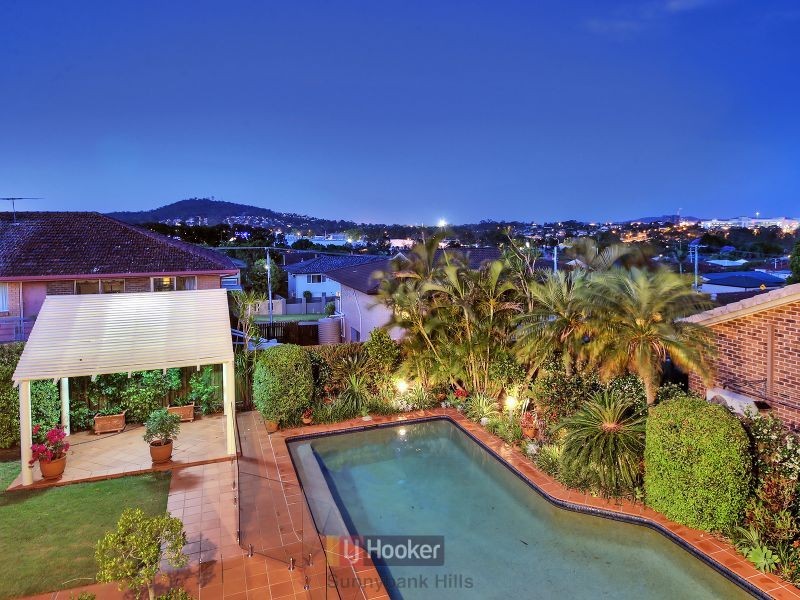 60 Delfin Drive, Macgregor QLD 4109