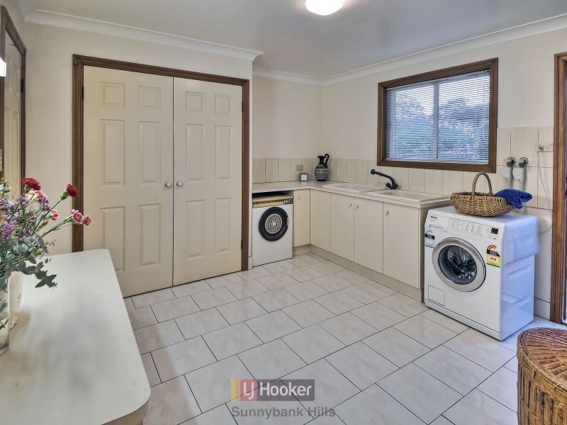 60 Delfin Drive, Macgregor QLD 4109