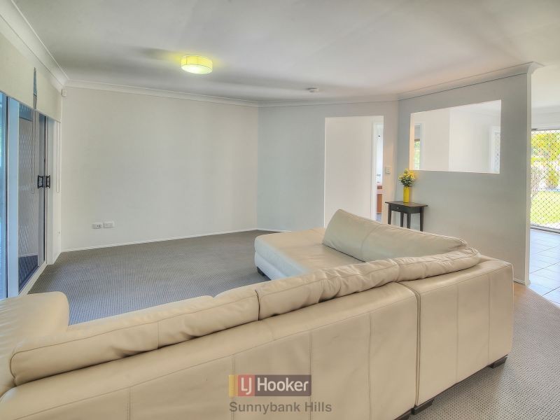 17 Golden Rain Place, Stretton QLD 4116