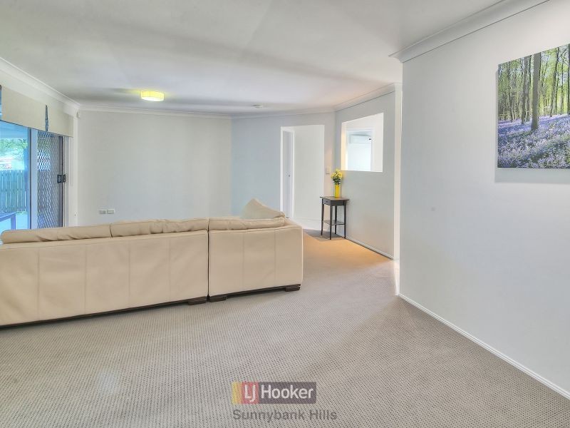 17 Golden Rain Place, Stretton QLD 4116