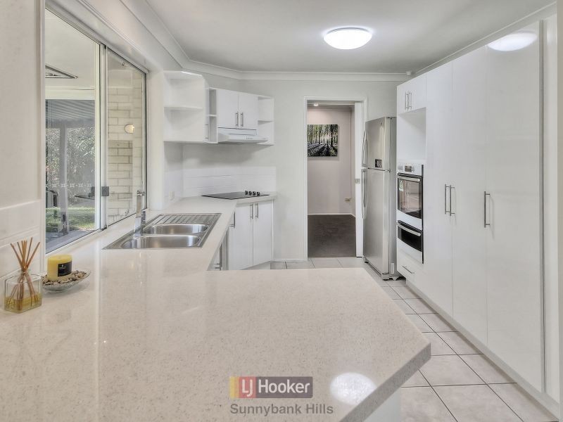 17 Golden Rain Place, Stretton QLD 4116