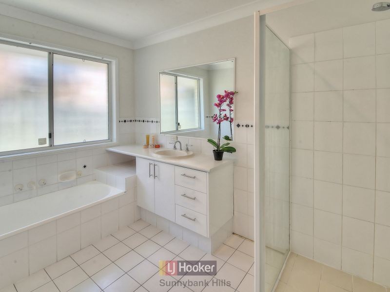 17 Golden Rain Place, Stretton QLD 4116