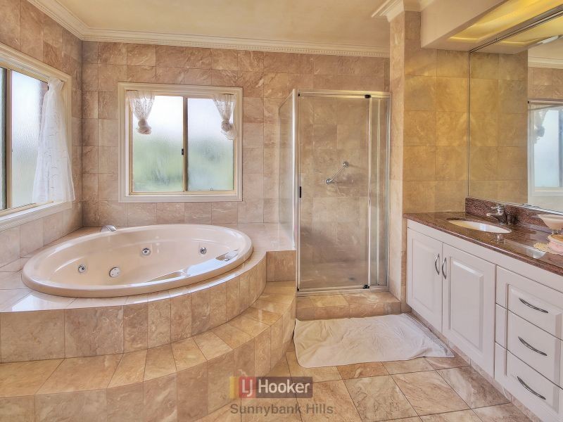 811 Musgrave Road, Robertson QLD 4109